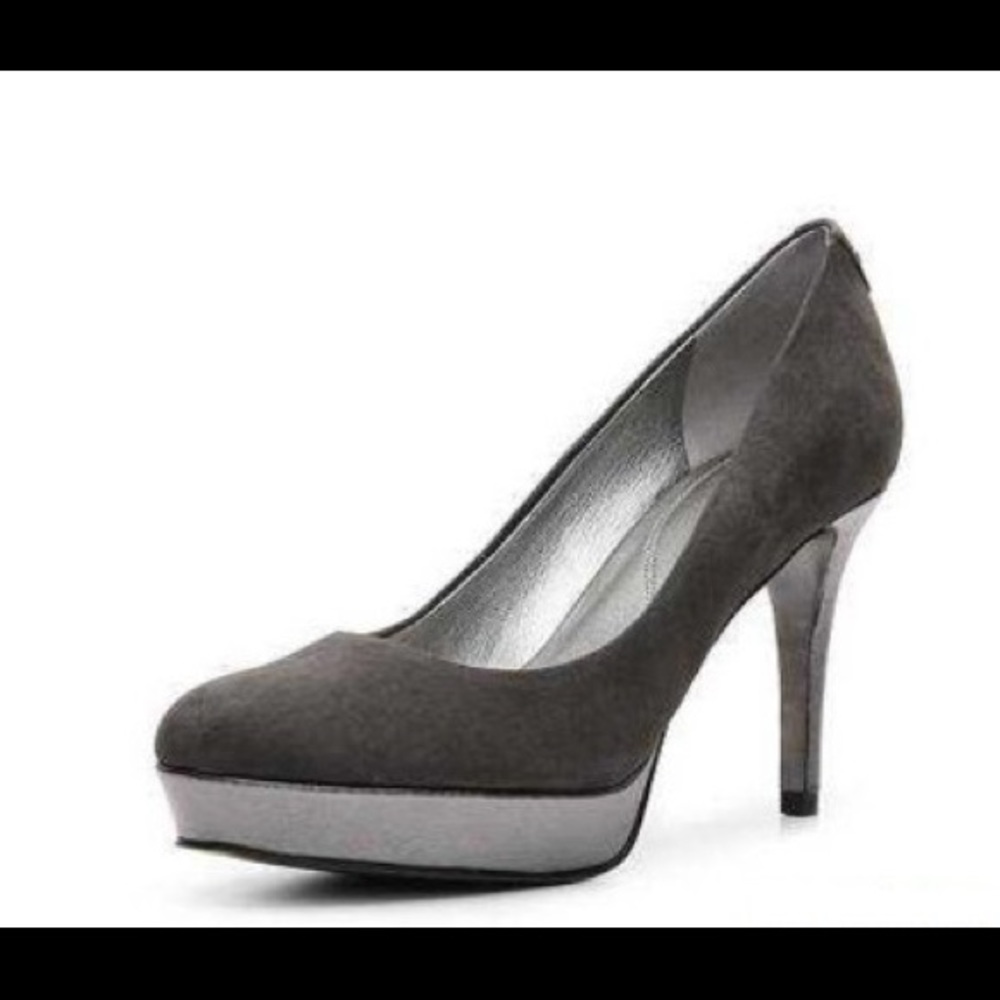 Tahari Sophia Shoe Gray Suede Heel